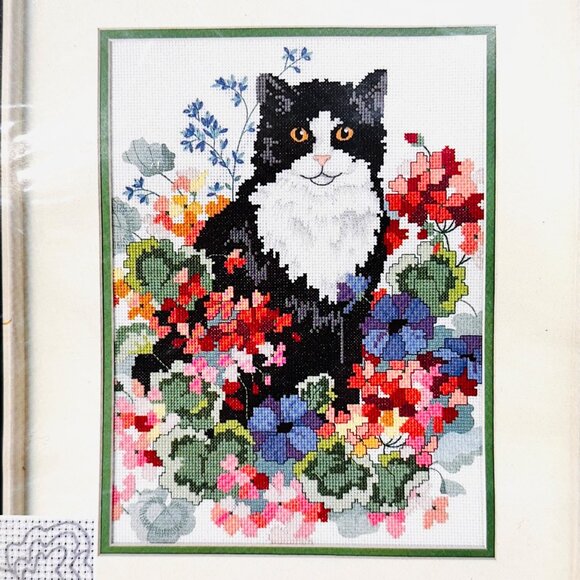 Vintage Dimensions No Count Cross Stitch Kit Flower Patch Cat Design (1989) - NW - Picture 2 of 7